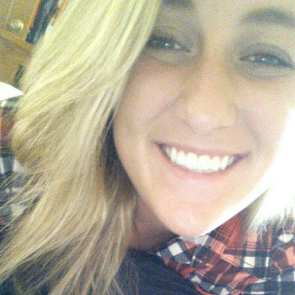 Profile Picture of Summer Karbonski (@sum_sum_sum) on Poshmark