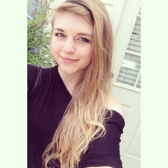 Profile Picture of Cheyenne Clay (@cheyanima1) on Poshmark