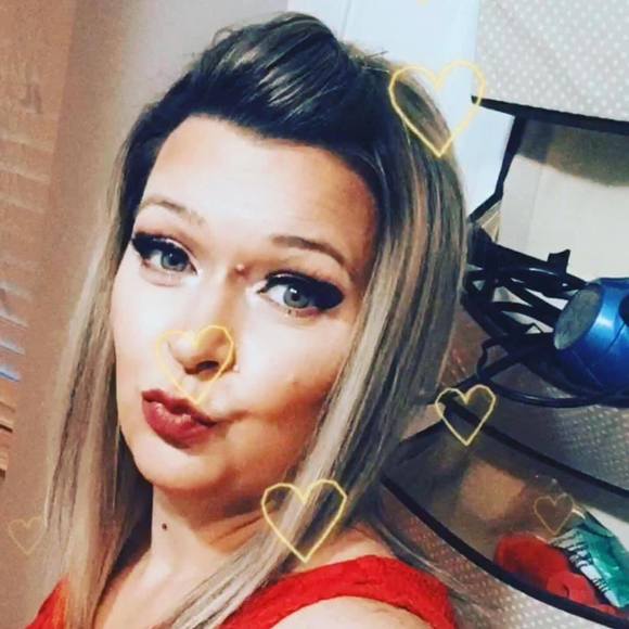 Profile Picture of Cassi Anderson thompson (@casmommie02) on Poshmark