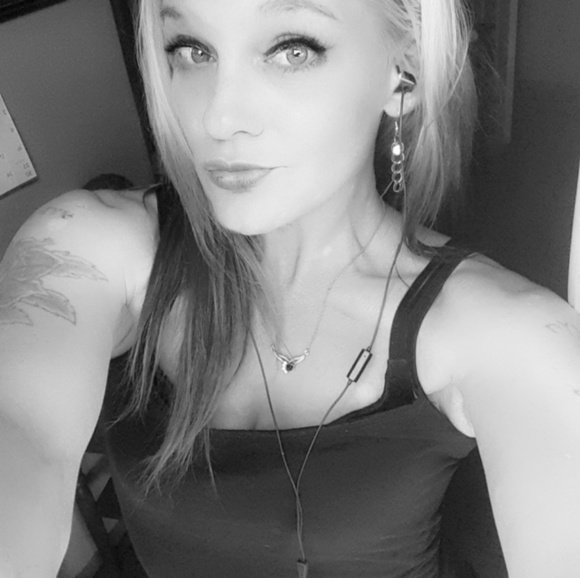 Profile Picture of Jamie l. Collier (@jlcpaintinginc) on Poshmark