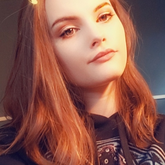 Profile Picture of Talia Bursell (@taliac14) on Poshmark