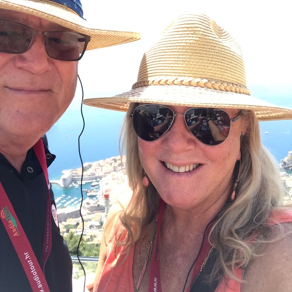 Profile Picture of Lynne Huepper (@lhuepper) on Poshmark