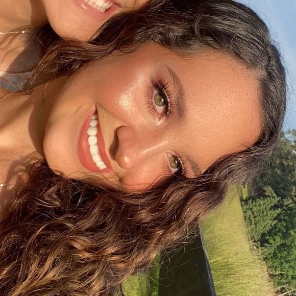 Profile Picture of Karley Klein (@kleinkarley) on Poshmark