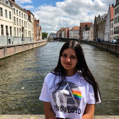 Profile Picture of Lucia Robles (@luciarobles97) on Twitter