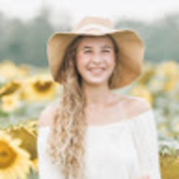 Profile Picture of Gabrielle Wagner (@gabrielle3602) on Poshmark