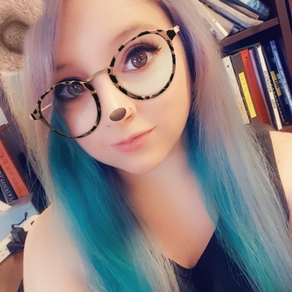 Marleea Duschek - Poshmark Profile Picture of Marleea Duschek (@mduschek666) on Poshmark