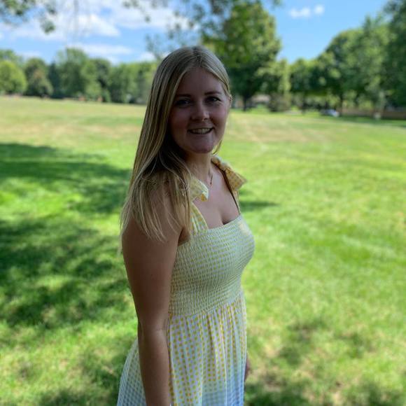 Profile Picture of Molly Frandle (@mfrandle) on Poshmark