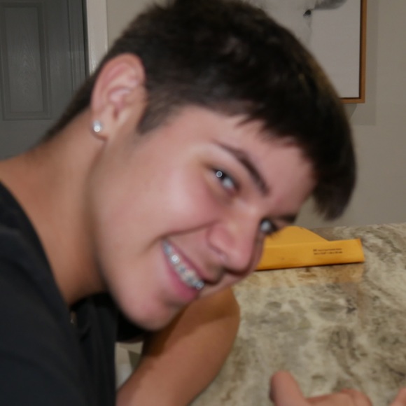 Profile Picture of Matthew Zapata (@matthewfzapata) on Poshmark