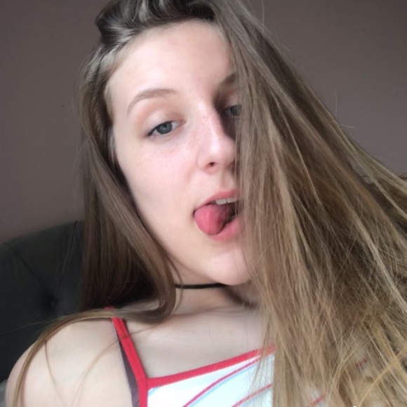 Profile Picture of Elizabeth Coffman (@lizcoffman1) on Poshmark