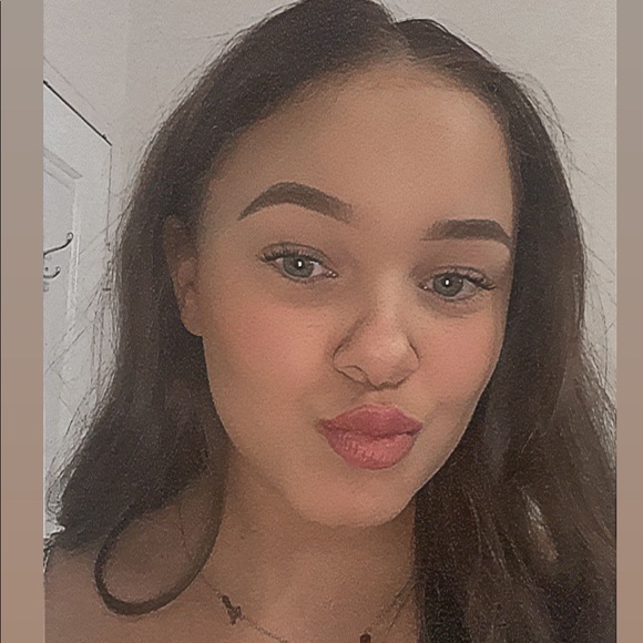 Profile Picture of Ellie Maatta (@emaatta30) on Poshmark