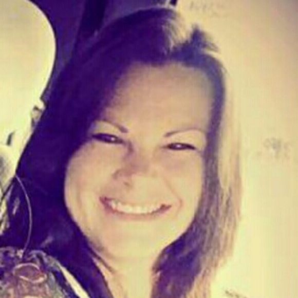 Profile Picture of Stephanie Cavazos (@douglassteph) on Poshmark
