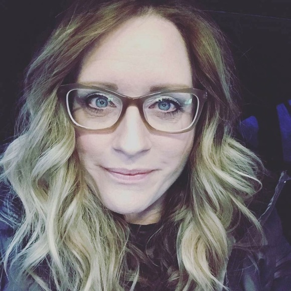 Profile Picture of Michele Jakobson (@michelejakobson) on Poshmark