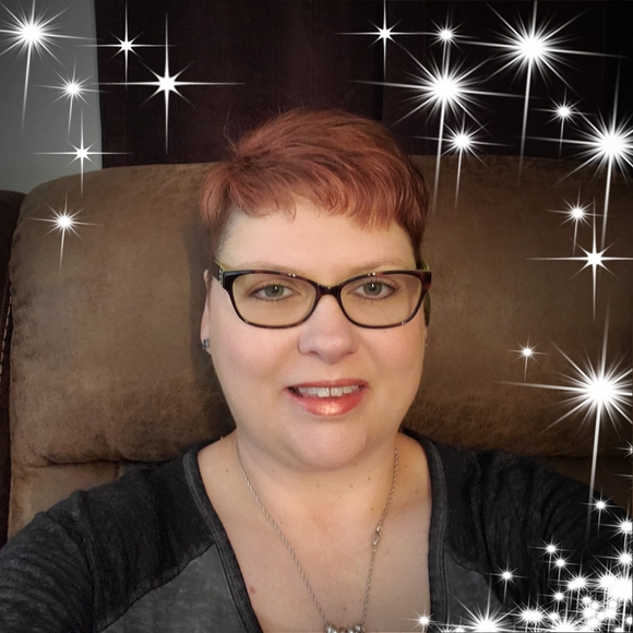 Profile Picture of Shelly Reeves (@shelly_reeves) on Poshmark