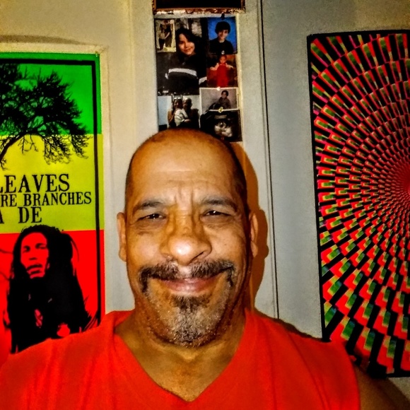 Profile Picture of Martin Guzman (@guzmanmartin236) on Poshmark
