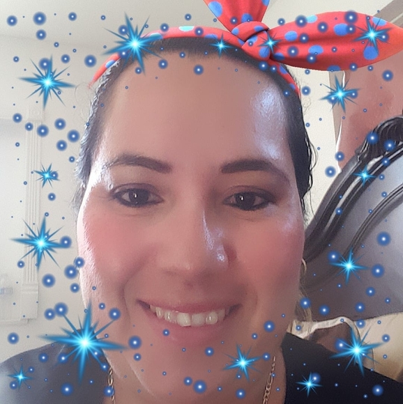 Profile Picture of Alida Chavez (@alvajuer) on Poshmark