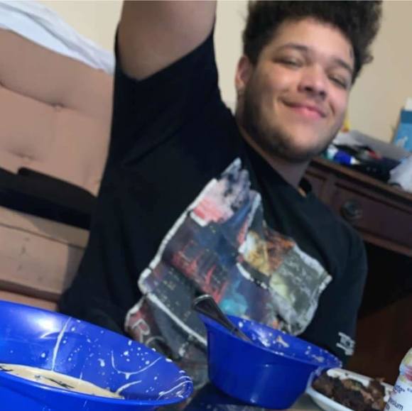 Profile Picture of Hailey Gelsinger (@hailey34hng) on Poshmark