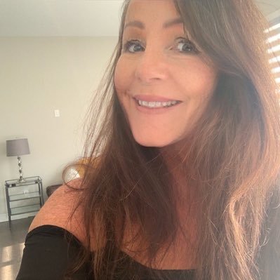 Profile Picture of Leslie Enright (@canuck_boss) on Twitter