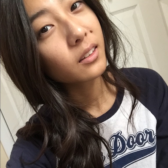 Profile Picture of Alice Kim (@alicekim_) on Poshmark