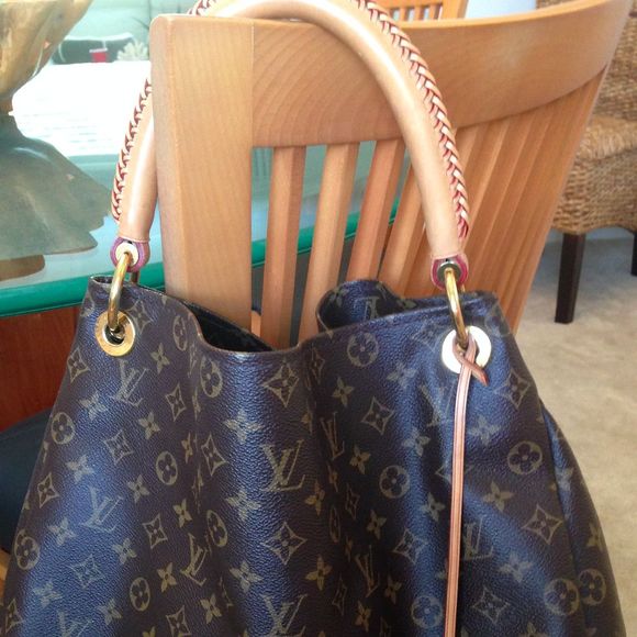 Profile Picture of Dina Danieli (@dinadanieli) on Poshmark