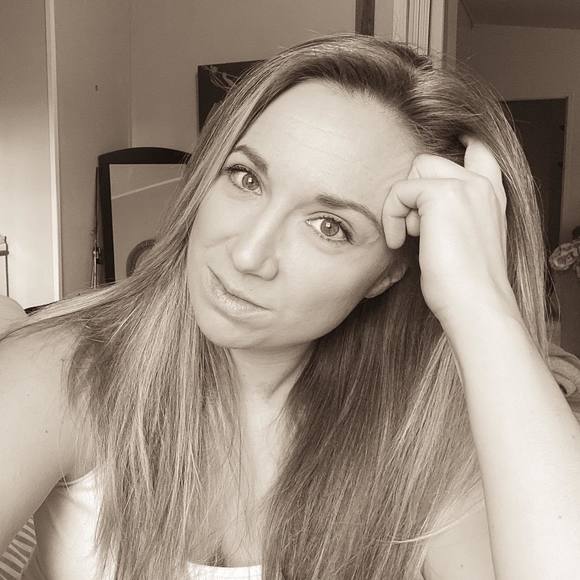 Profile Picture of Andrea Yoho (@yoho08) on Poshmark