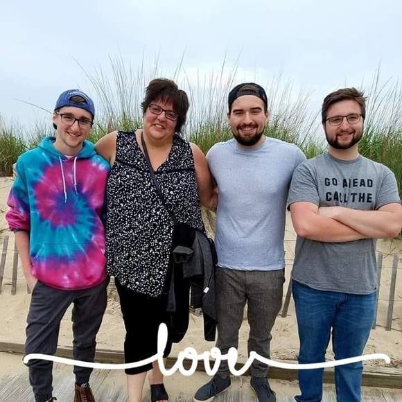 Profile Picture of Dee Luzier (@daluzier) on Poshmark