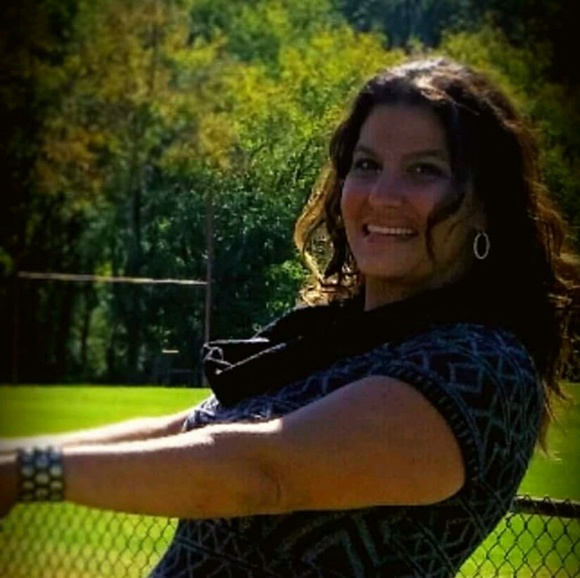 Profile Picture of Tams Middlebrooks (@glamsterspot) on Poshmark