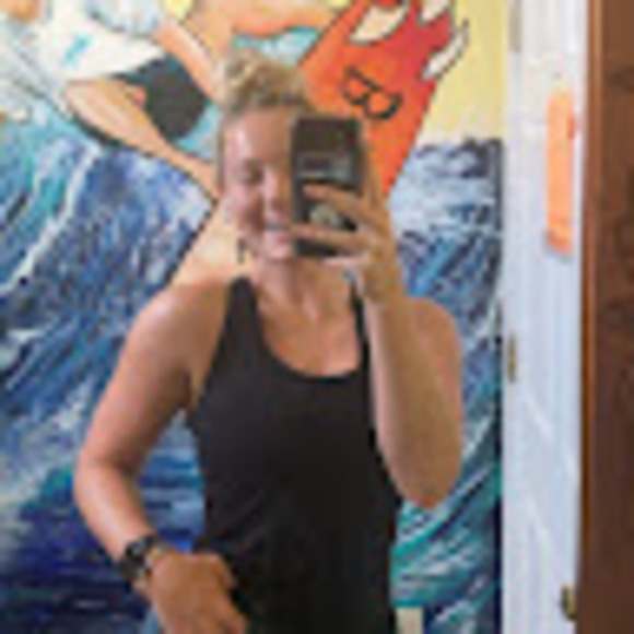 Profile Picture of Jillian Herring (@jillian_herring) on Poshmark