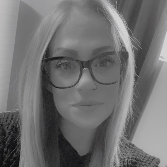 Profile Picture of Alisha Moore (@alisha486) on Poshmark