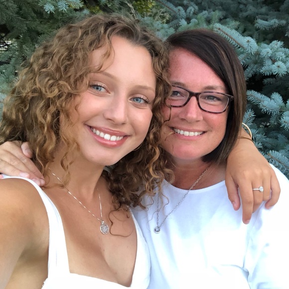 Langley Krutko - Poshmark Profile Picture of Langley Krutko (@lkrutko7) on Poshmark