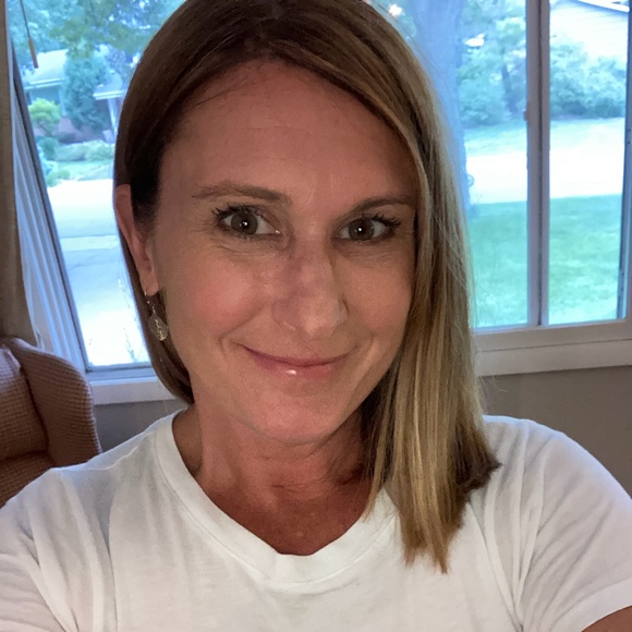 Profile Picture of Stacy Hoschka (@sharwell517) on Poshmark