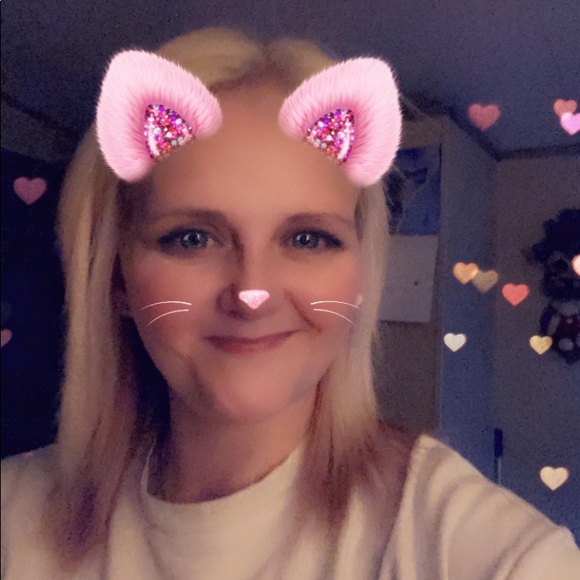 Profile Picture of Jessica Bridenthal (@jessica_bo752) on Poshmark