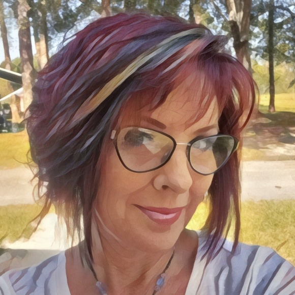 Profile Picture of Christina Spellman (@xtinaspellman) on Poshmark