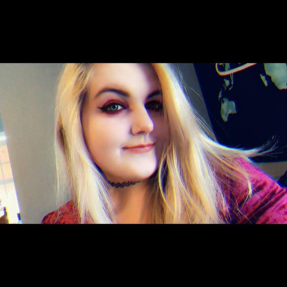 Profile Picture of Lily Tobias (@ilytrashcan) on Poshmark