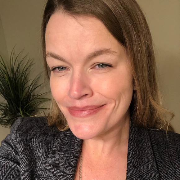 Profile Picture of Andrea Reisinger (@andreaitunes) on Poshmark