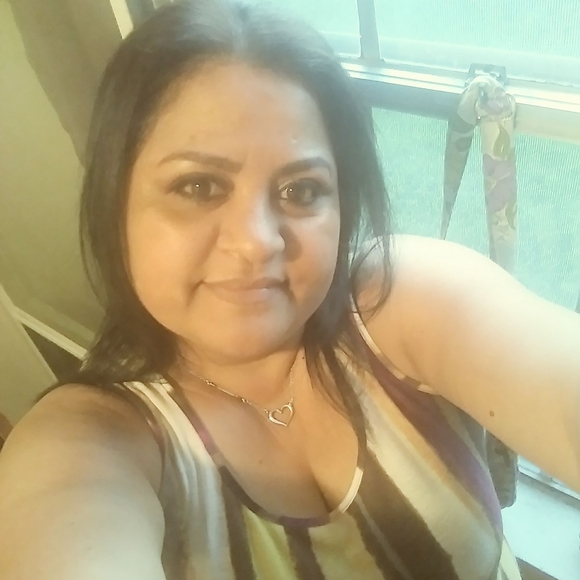 Profile Picture of Lorena Salinas (@lolamaria71) on Poshmark