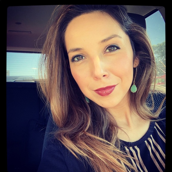 Profile Picture of Victoria Torres (@vht2020) on Poshmark