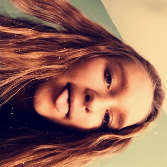 Profile Picture of Olivia Blalack (@oliviablalack_) on Poshmark