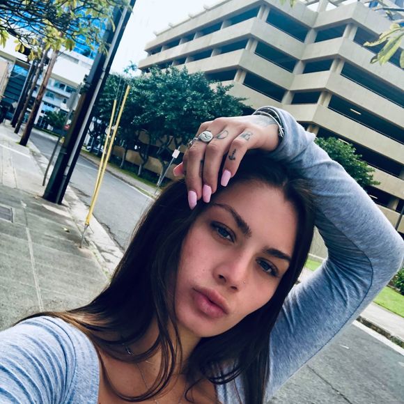 Profile Picture of Anelalani Castleforte (@lanniimoo) on Poshmark