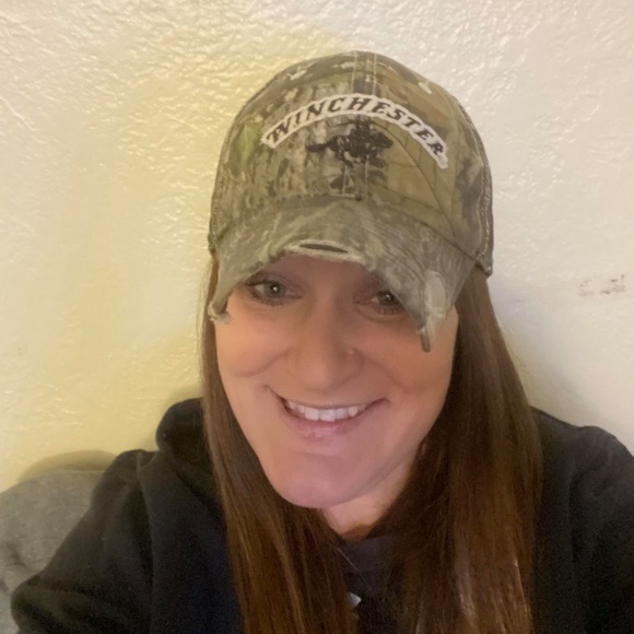 Profile Picture of Danielle Shoffer (@dshoffer) on Poshmark