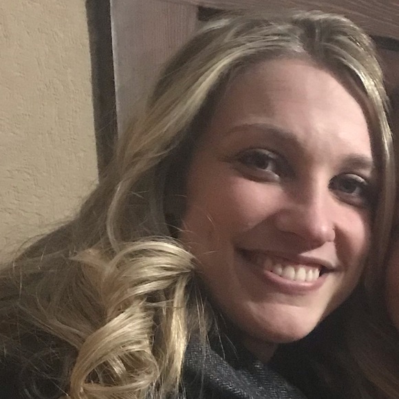 Profile Picture of Callie Losey (@callielosey) on Poshmark