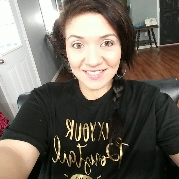 Profile Picture of Marlana Smith (@marlanaashley) on Poshmark