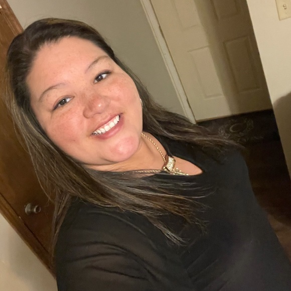 Profile Picture of Amanda Bunting (@coulson84) on Poshmark