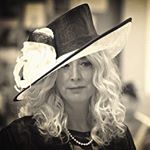 Profile Picture of Julia McGlennon (@juliamcglennon) on Instagram