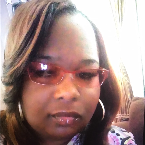 Profile Picture of Latoya Bell (@latoyabell305) on Poshmark