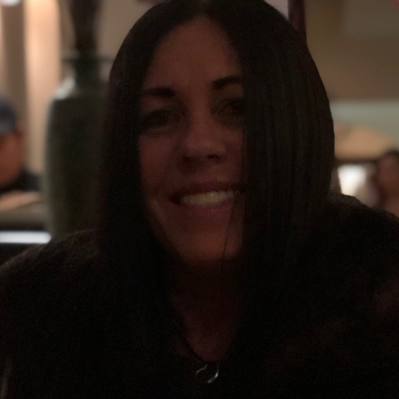 Profile Picture of Laura Picurro (@laurap826) on Poshmark