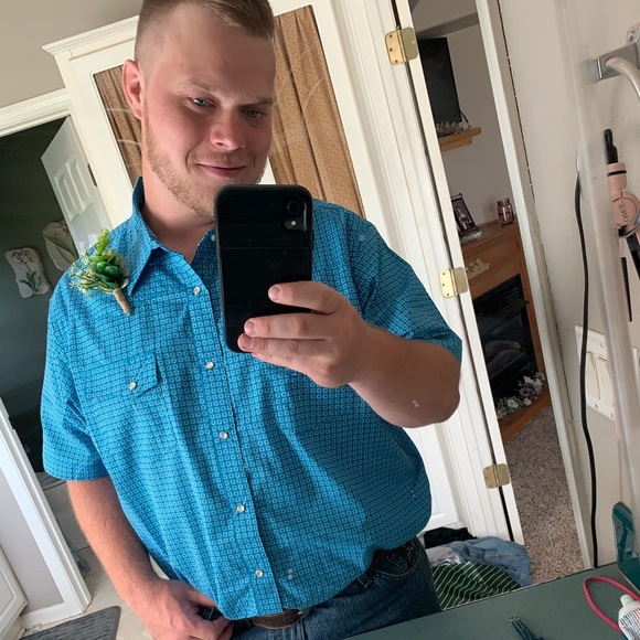 Profile Picture of Austin Seratte (@austinrate) on Poshmark