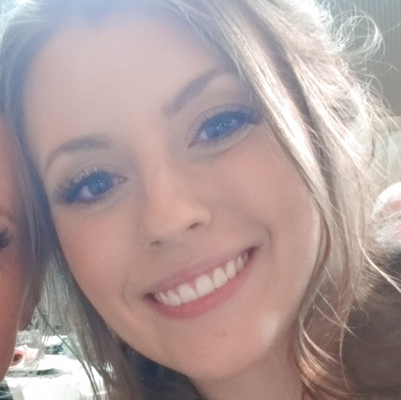 Julie Crace - Poshmark Profile Picture of Julie Crace (@cracejulie) on Poshmark