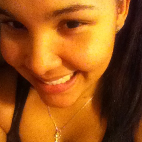 Profile Picture of Evelyn Fernandez (@evelynsergio) on Poshmark