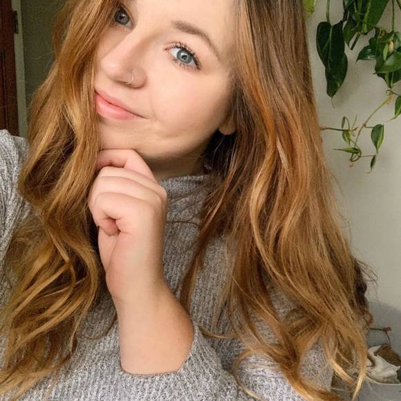 Profile Picture of Alyssa Pyman (@alyssa_pyman) on Poshmark