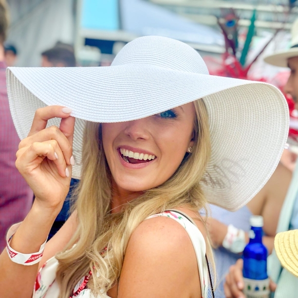 Profile Picture of Rachel Youdale (@rachelyoudale) on Poshmark